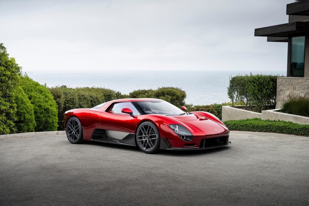 McLaren's McL 6GT